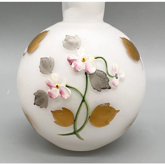 Vintage White & Gold Hand-Painted Floral Glass Perfume Bottle – Victorian Style For Sale - Image 4 of 10