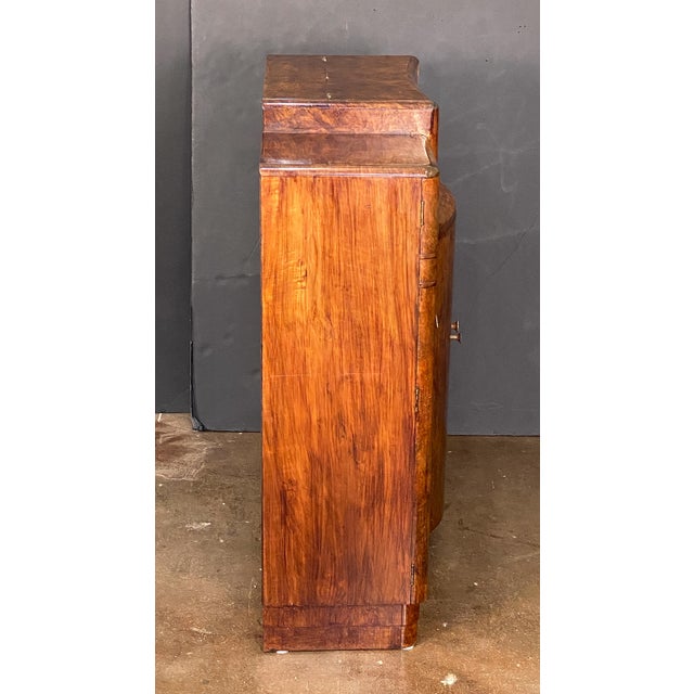 English Cocktail Bar or Drinks Cabinet From the Art Deco Era For Sale - Image 9 of 18