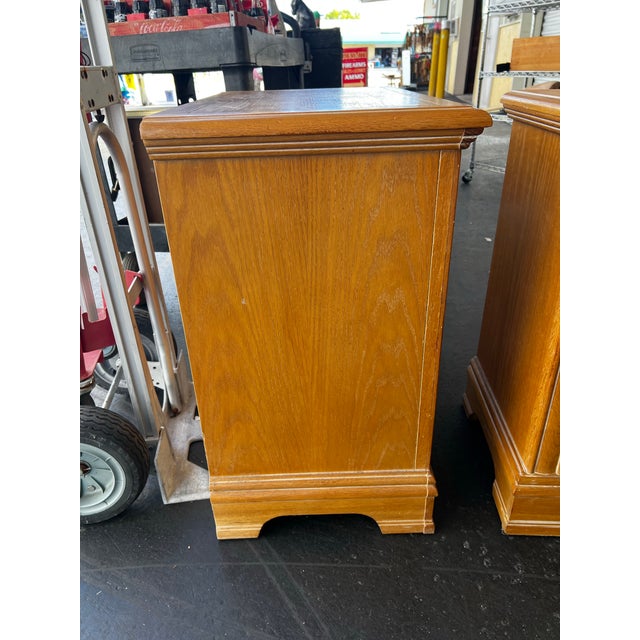 Vintage Wynwood Furniture Traditional Oak Bedside Cabinets / Nightstands - A Pair For Sale In West Palm - Image 6 of 11