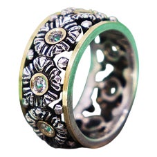 Gold and Silver Ring with Flower-Shaped Reliefs For Sale