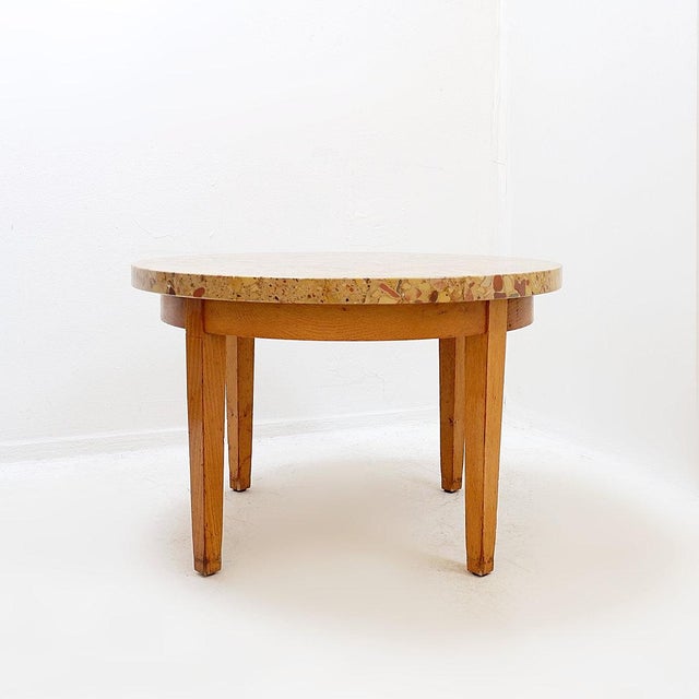 Round wooden coffee table with a marble top made of Aleppo breccia Measures : Ø 80cm H:51cm Thickness of the marble top :...