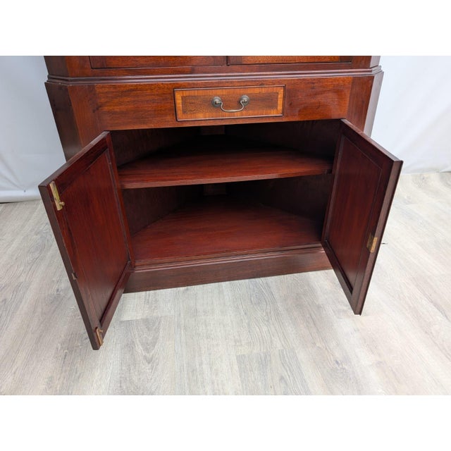 English Style Corner Bookcase in Mahogany For Sale - Image 7 of 18