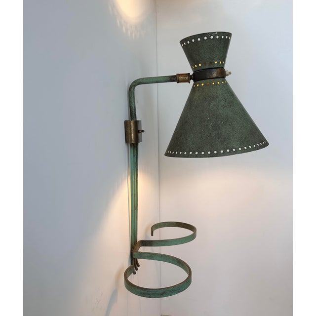 Large Italian double wall lamp produced in the 1950s. Timeless lampshade and sought-after general design, this wall lamp...