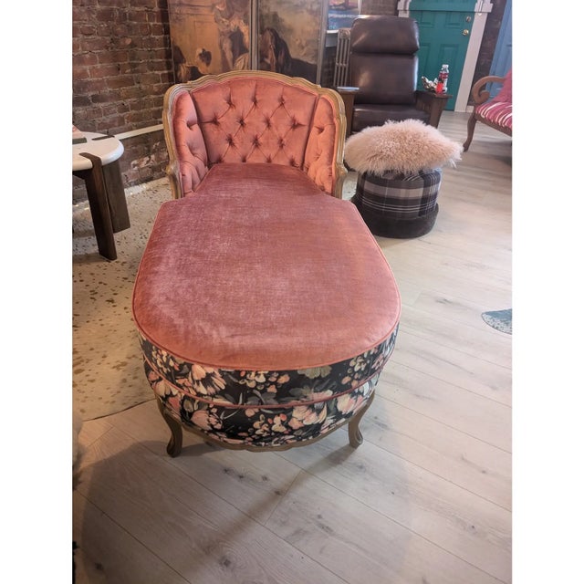 French 1940s Vintage French Chaise With New Upholstery For Sale - Image 3 of 12