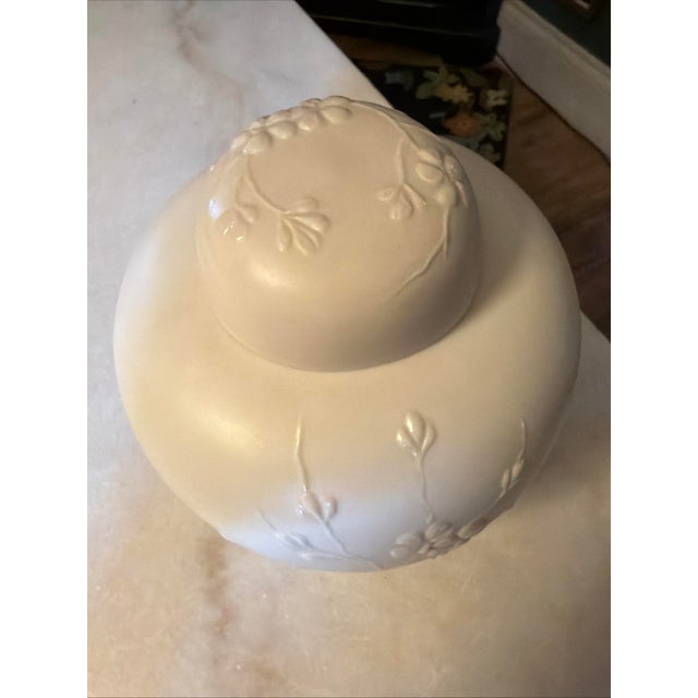 Boho Chic 1980s Rare Patricia Hinde St. Simons Island Ga Signed Studio Pottery Lidded Ginger Jar For Sale - Image 3 of 9
