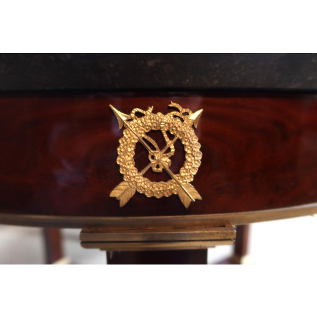 Traditional Empire Mahogany Pedestal Table For Sale - Image 3 of 11