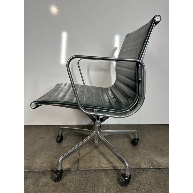 Eames aluminum group management chair Clearance