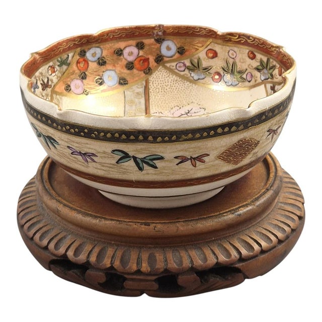 An elegant Japanese Satsuma small bowl produced in Kyoto during the Meiji period, circa 1880–1895. This refined cabinet...