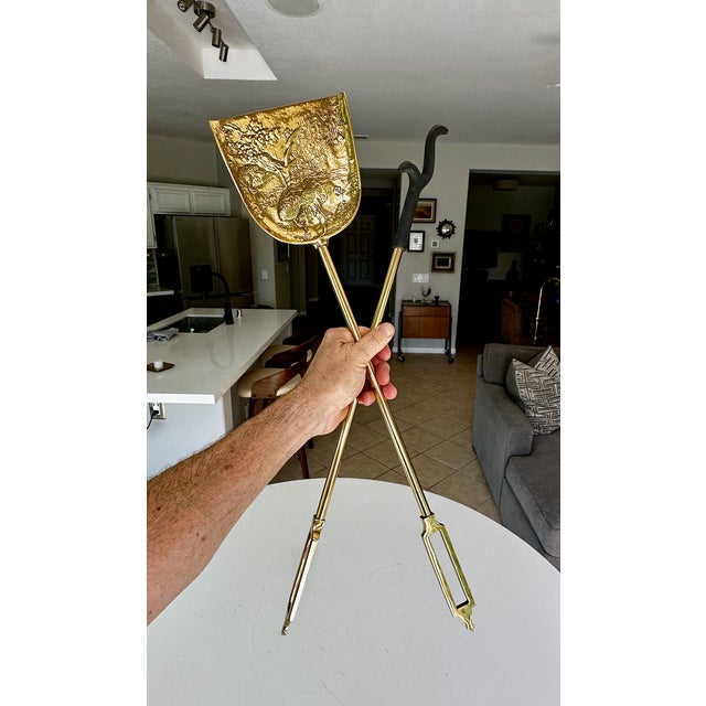 Metal Vintage James Mont Style Brass Fireplace Shovel & Poker Duo – Mid-Century Asian For Sale - Image 7 of 11