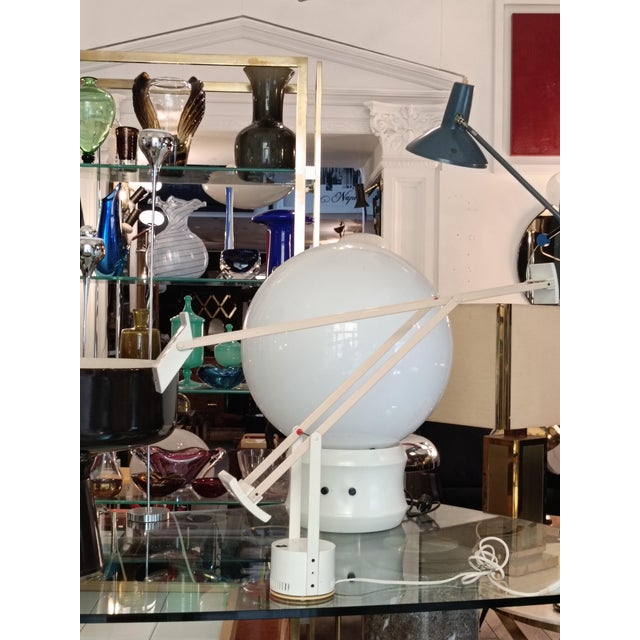 Mid-Century Modern Tizio White Table Lamp by Richard Sapper for Artemide, Italy, 1970s For Sale - Image 3 of 10