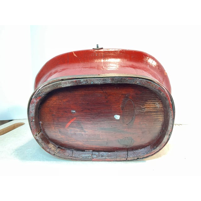 19th Century Traditional Chinese Red Lacquer and Gilt Gold Wooden Wedding Basket For Sale - Image 17 of 17