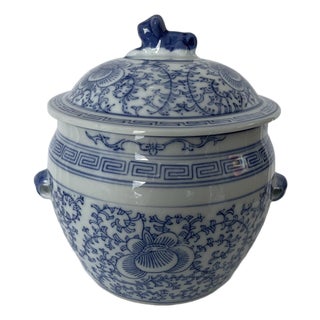 Late 20th Century Blue & White Chinoiserie Ginger Jar With Lid For Sale