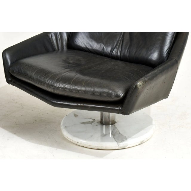 Metal Black Leather Lounge Chairs With Calacatta Marble Bases, 1970 For Sale - Image 7 of 13