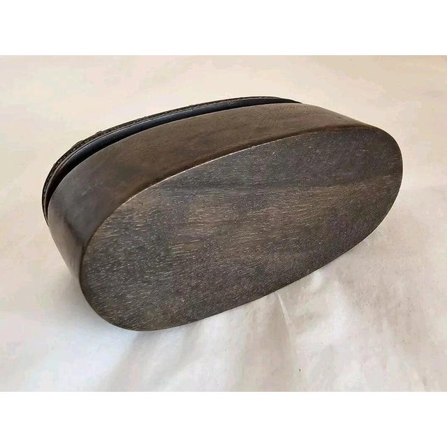 Brown Mid-19th Century Chinese Export Cantonese Carved Snuff Box For Sale - Image 8 of 18