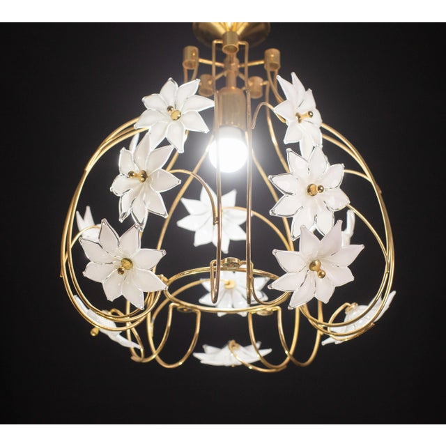 1970s Vintage Murano Chandelier White Flowers, 1970 For Sale - Image 5 of 12
