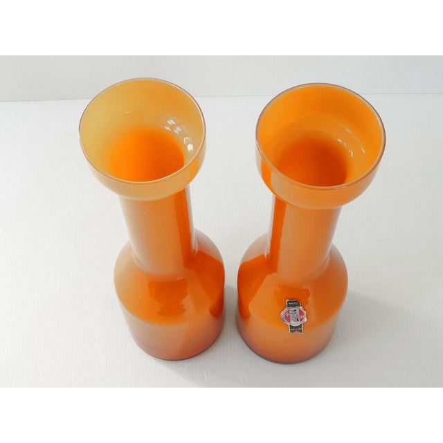 Very good overall condition. Height 29 cm. Diameter 10 cm. Magnificent signed vases. This piece has an attribution mark, I...