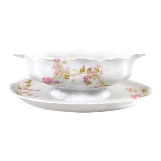 1910s Heinrich & Co. Smooth Rim Gravy Boat With Attached Underplate in Hc441 For Sale