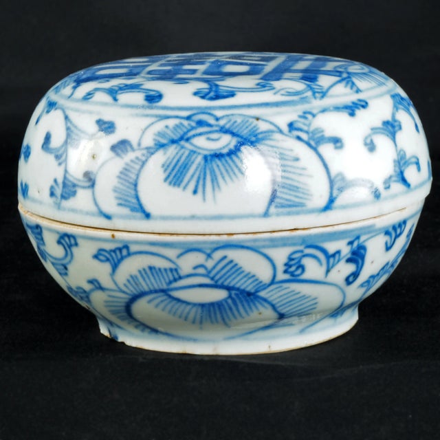 Antique Chinese Qing Double Happiness Porcelain Paste Box 19th Century For Sale In Phoenix - Image 6 of 8