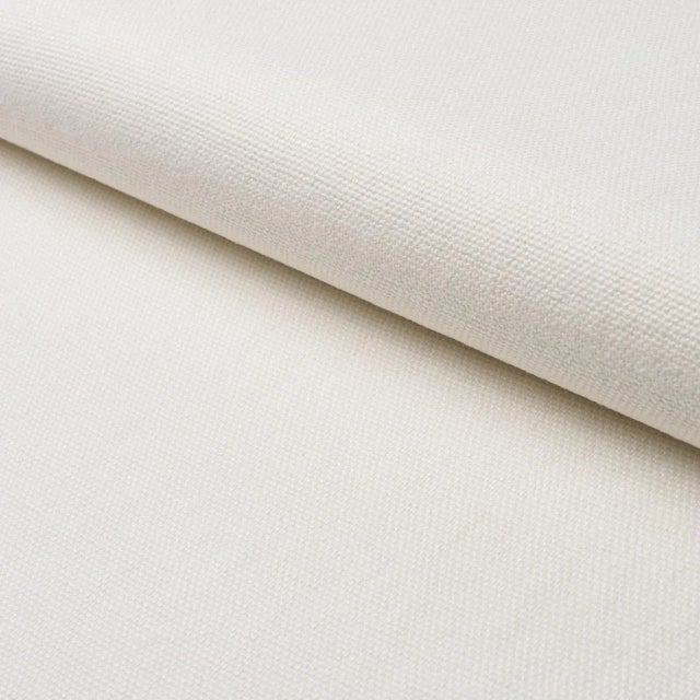 SAMPLE - Schumacher Franc Linen Fabric In Blanc For Sale