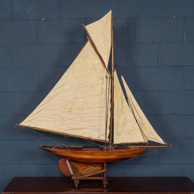 Vintage English Carved Hull Pond Yacht, 1930 For Sale - Image 3 of 18