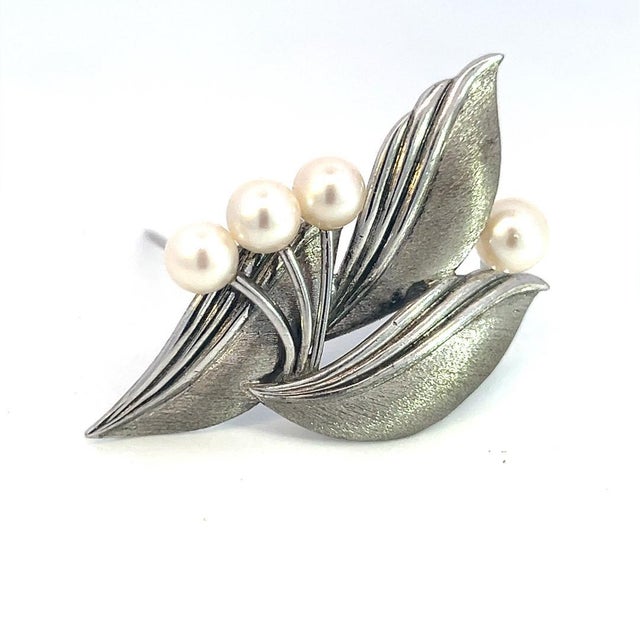 Mikimoto Estate Akoya Pearl Floral Brooch Sterling Silver 5 mm M385 This elegant Authentic Mikimoto Estate Akoya pearl...