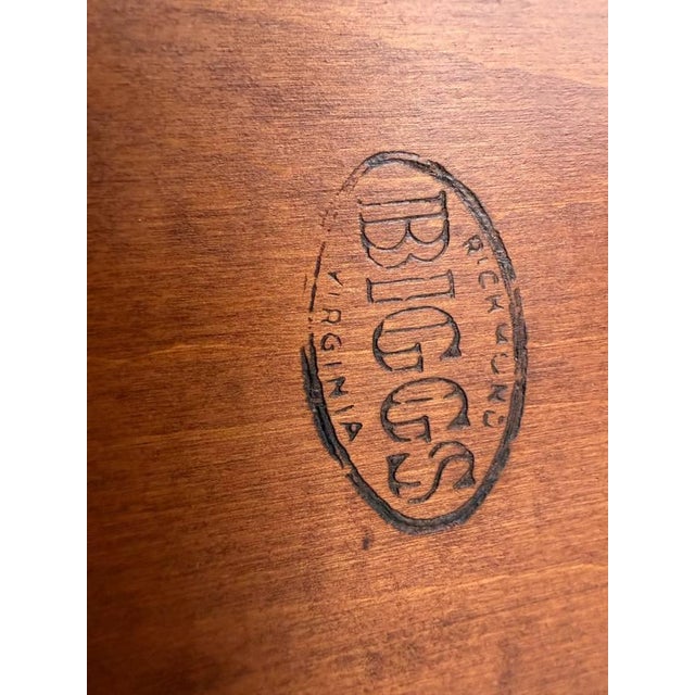Vintage Regency Style Cross Banded Mahogany Dining Table With 2 Leaves by Biggs Furnture For Sale - Image 13 of 18