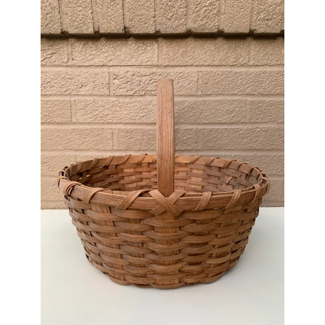 Brown Antique Early 20th Century American Splint Oak Gathering Basket For Sale - Image 8 of 11