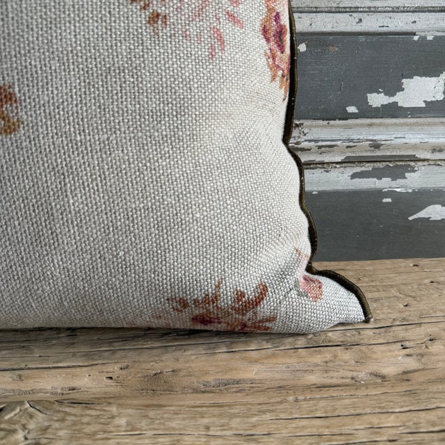 Made in France / Available in 20″ x 20″ A timeless accent pillow woven in France from heavy, artisan linen — its dense,...