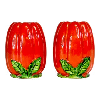 1940s Vintage Boho Arts & Crafts Trompe L’Oeil Tomato Salt & Pepper Shakers - A Pair For Sale
