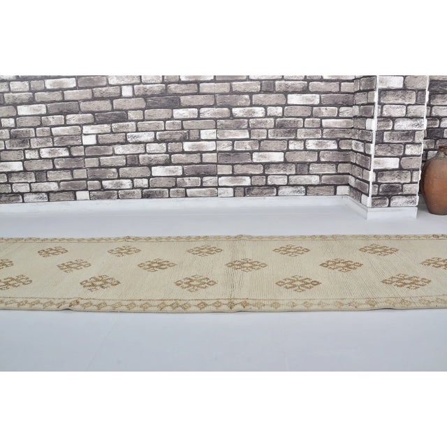 Turkish 1950s Turkish Neutral Patterned Runner For Sale - Image 3 of 10