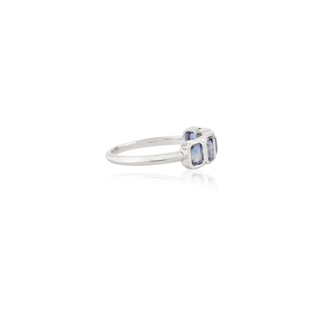 18k White Gold Blue Sapphire Stacking Ring Size 5 For Sale In New York - Image 6 of 12