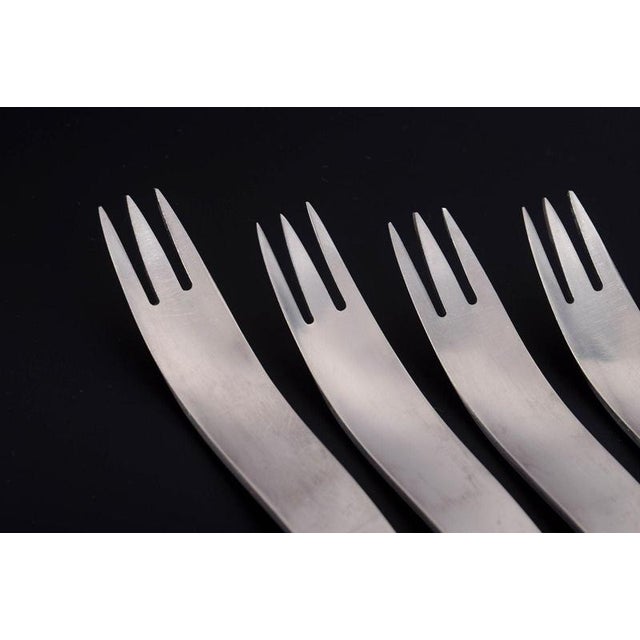 Dinner Forks in Stainless Steel by Arne Jacobsen for Anton Michelsen, 1960s, Set of 6 For Sale - Image 3 of 5