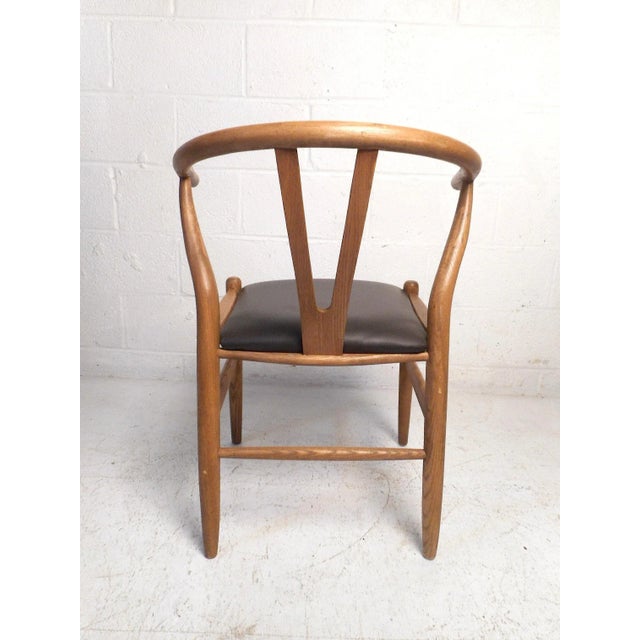 Hans Wegner Vintage Modern Wegner Style Wishbone Chair For Sale - Image 4 of 13