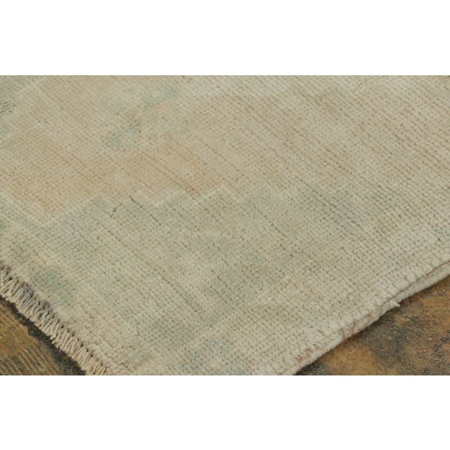 Vintage Gift-Sized Turkish Rug With Brown & Ivory Medallion Design - Rug & Kilim For Sale In New York - Image 6 of 6