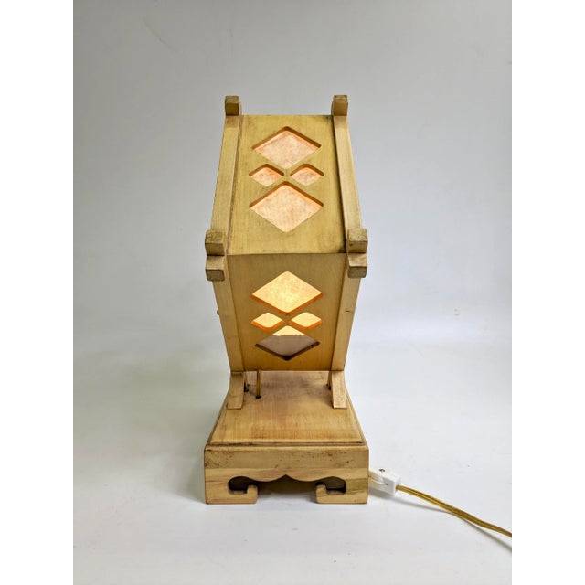 Japanese 20th Century Handcrafted Wooden Square Table Lamp For Sale - Image 3 of 6
