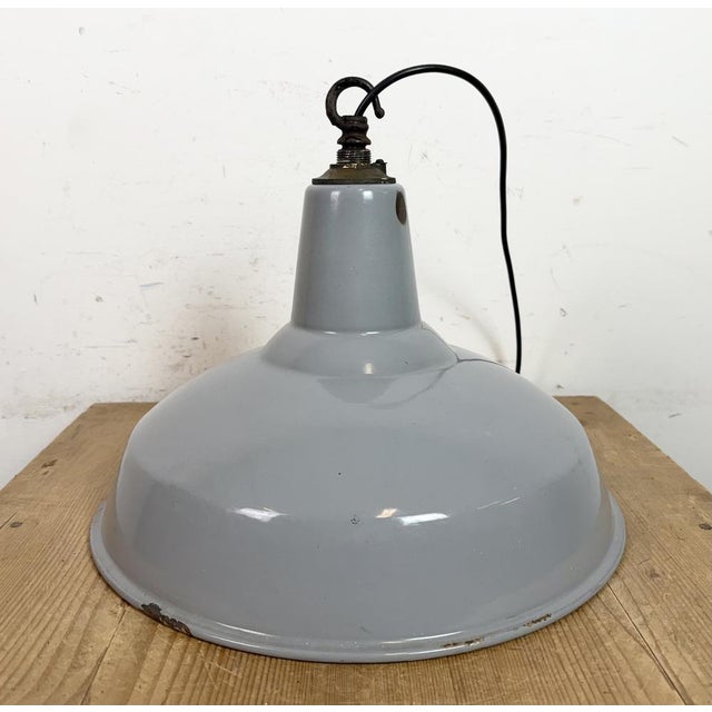 Industrial British Grey Enamel Factory Pendant Lamp from Benjamin Electric Manufacturing Company, 1960s For Sale - Image 13 of 17