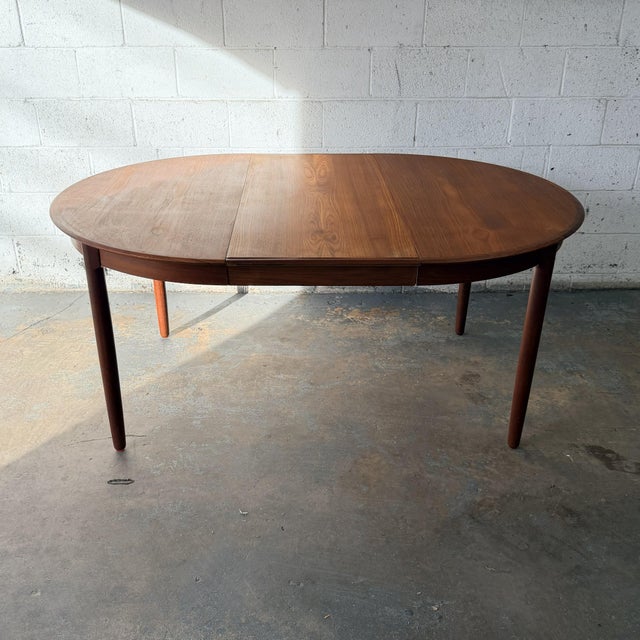 Wood Vintage Danish Modern Round Teak Dining Table With Extension Leaf, 1960s For Sale - Image 7 of 11