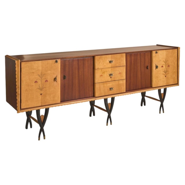 Italian Mahogany Two-Tone Scalloped Sideboard Attributed to Paolo Buffa, 1950s For Sale