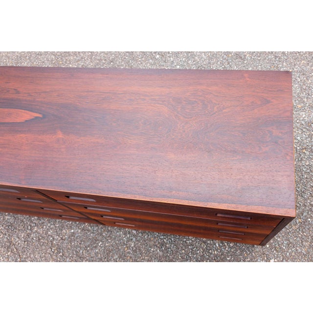 1960s Mid-Century Danish Modern Rosewood Lowboy Chest of Drawers Paol Hundevad for Hundevad & Co. For Sale - Image 5 of 18
