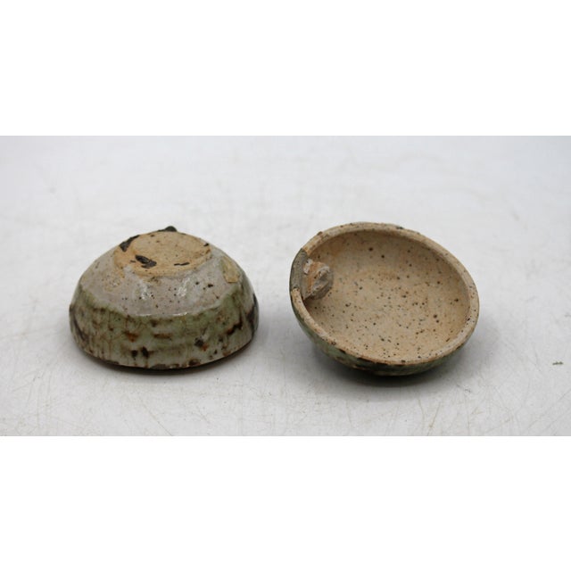 Ceramic 15th Century Thai Sawankhalok Small Stoneware Persimmon Shaped Box For Sale - Image 7 of 7