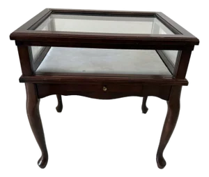 1980s Vintage Bombay Company Display Queen Anne Table