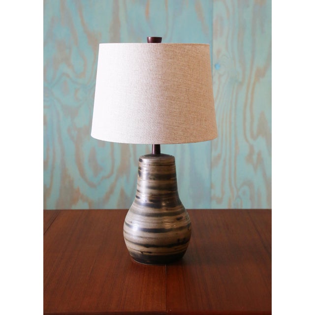 A highly collectable 1960s lamp designed by Jane and Gordon Martz of Marshall Studios in Veedersburg Indiana. These lamps...
