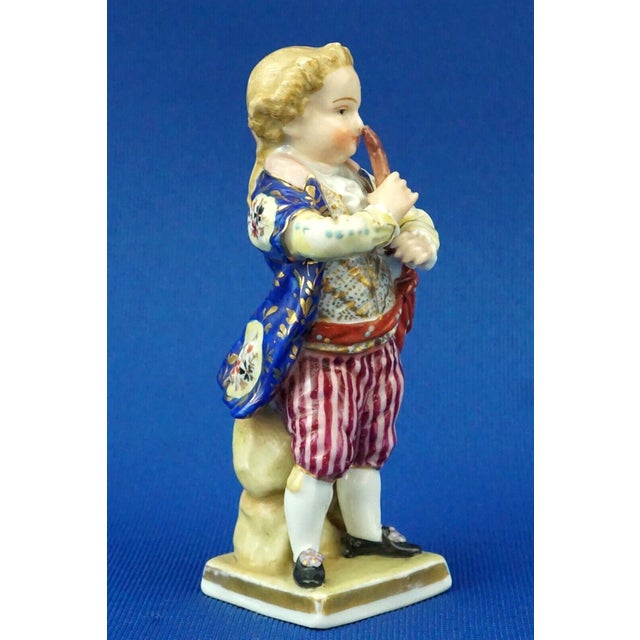 Item : Sculpture in solid hard-paste porcelain, the base is not hollow but solid, like the oldest porcelains. Depicting a...