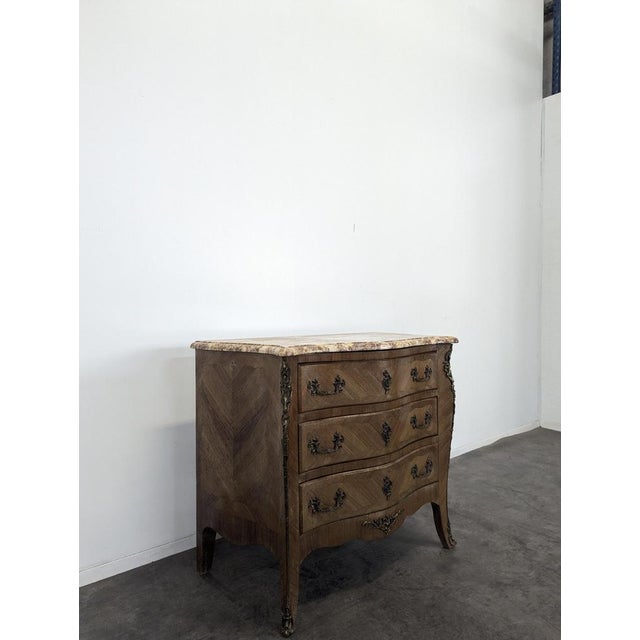 Louis XV Style Chest of Drawers in Marquetry, in Very Good conditions.