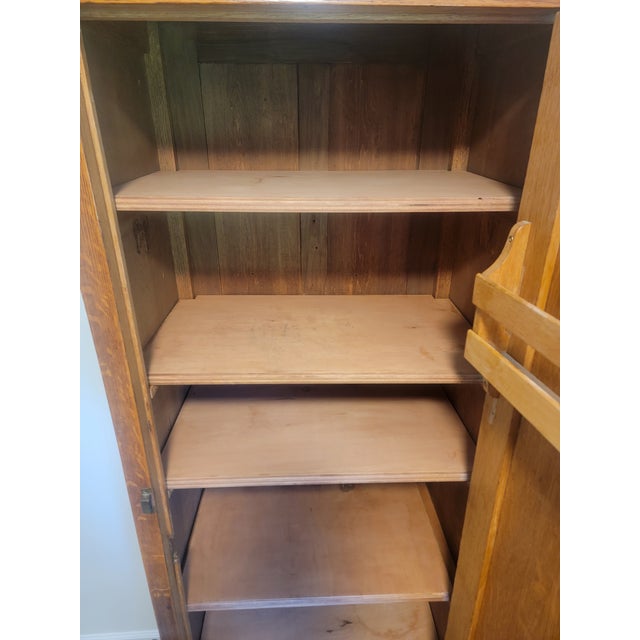 Antique Quarter-Sawn Tiger Oak Arts & Crafts Wardrobe Cabinet c.1905–1915 For Sale - Image 11 of 18