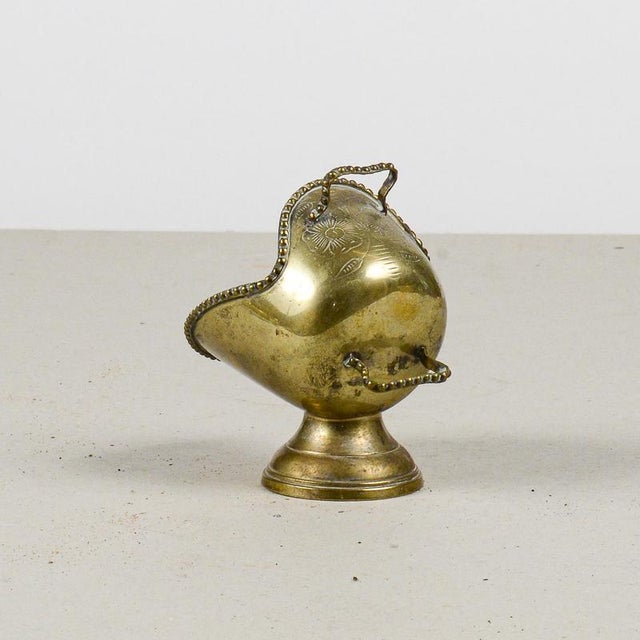 Elegant sugar bowl in silver-plated sheffield (epns), a refined table accessory with a vintage flavour. Its compact...