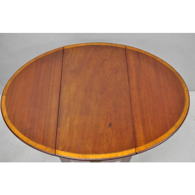 Antique Federal Mahogany Satinwood Inlay Narrow Dropleaf Pembroke Side Table For Sale - Image 4 of 17