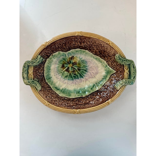 Late 19th Century Late 19th Century Victorian Oval Majolica Ceramic Platter Decorated With Large Leaf For Sale - Image 5 of 7