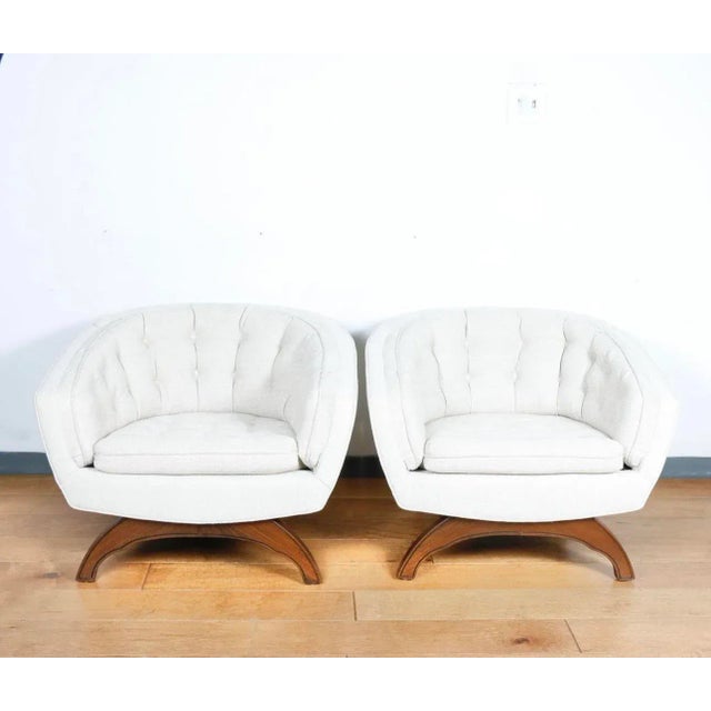 1950s Mid Century Kroehler Style Pair of Barrel Chairs For Sale - Image 10 of 11