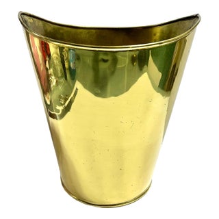 English Polished Brass Wastebasket Cachepot Planter – Hollywood Regency Hammered Brass Vase For Sale